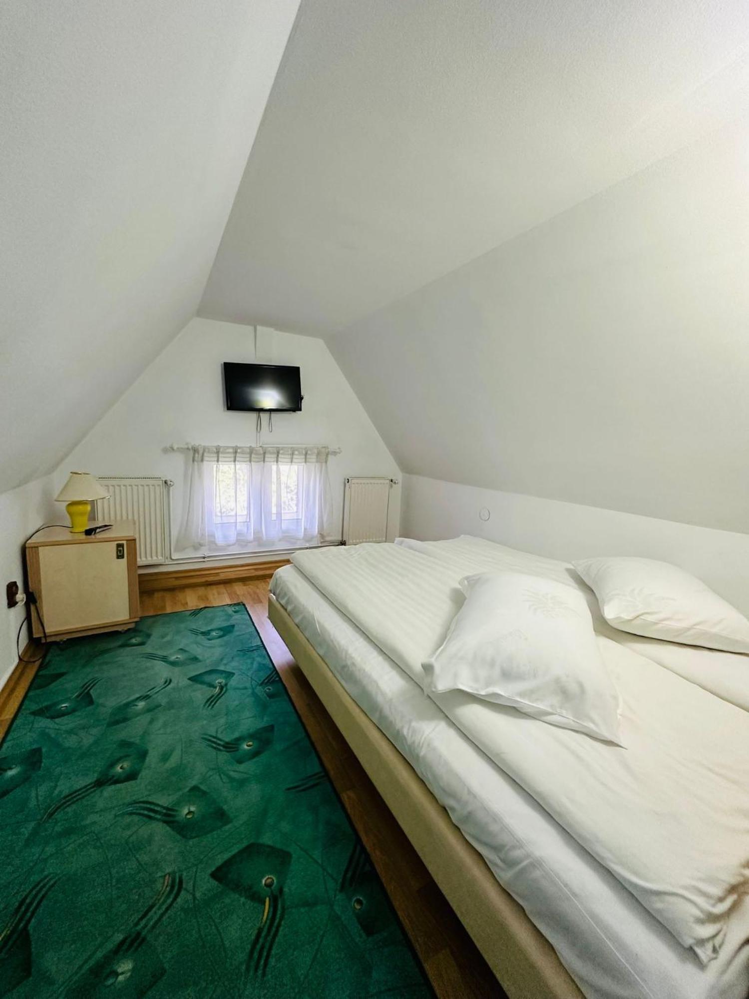 Rapsodia Sinaia Bed and Breakfast Exteriör bild