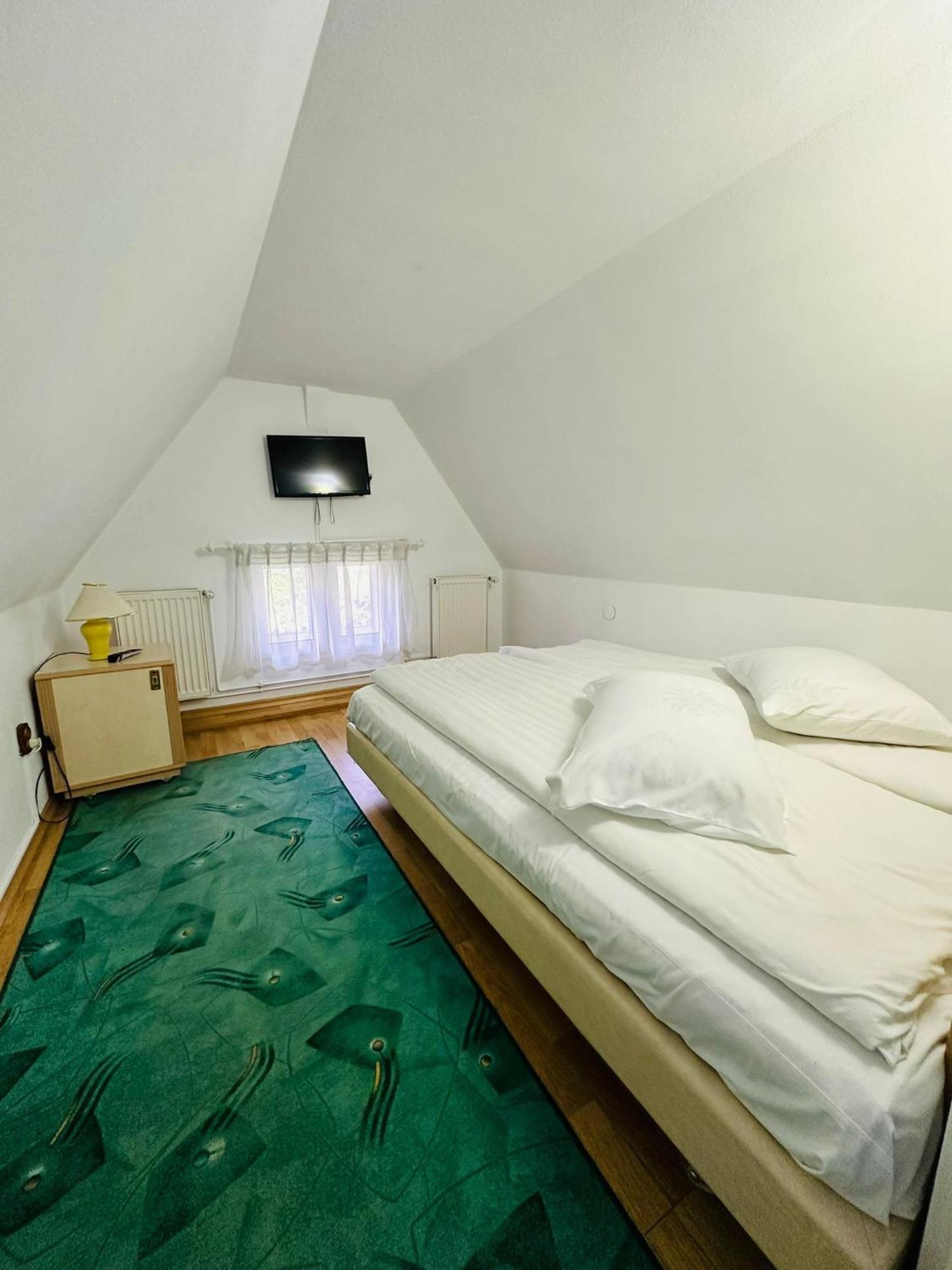 Rapsodia Sinaia Bed and Breakfast Exteriör bild