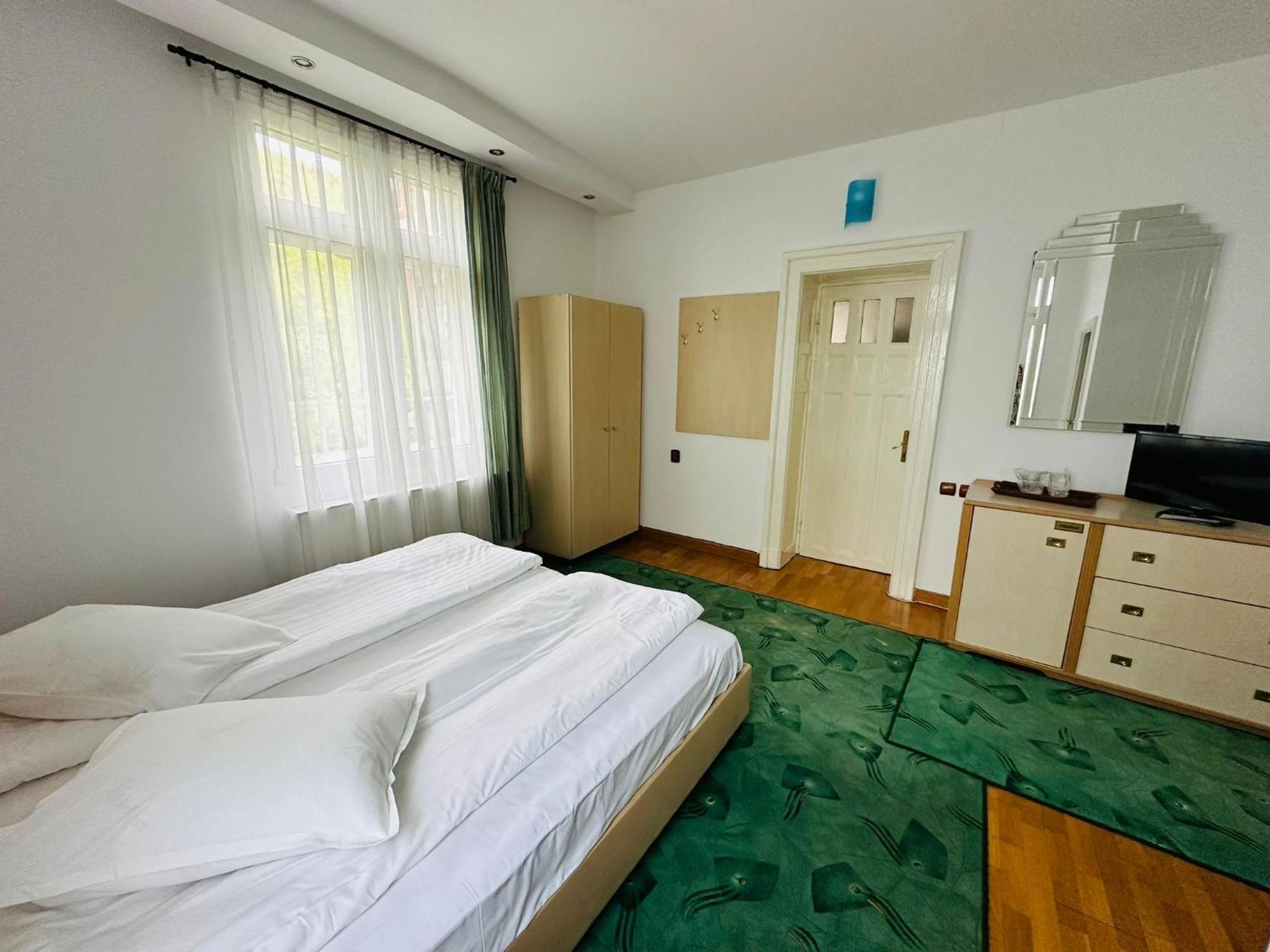 Rapsodia Sinaia Bed and Breakfast Exteriör bild
