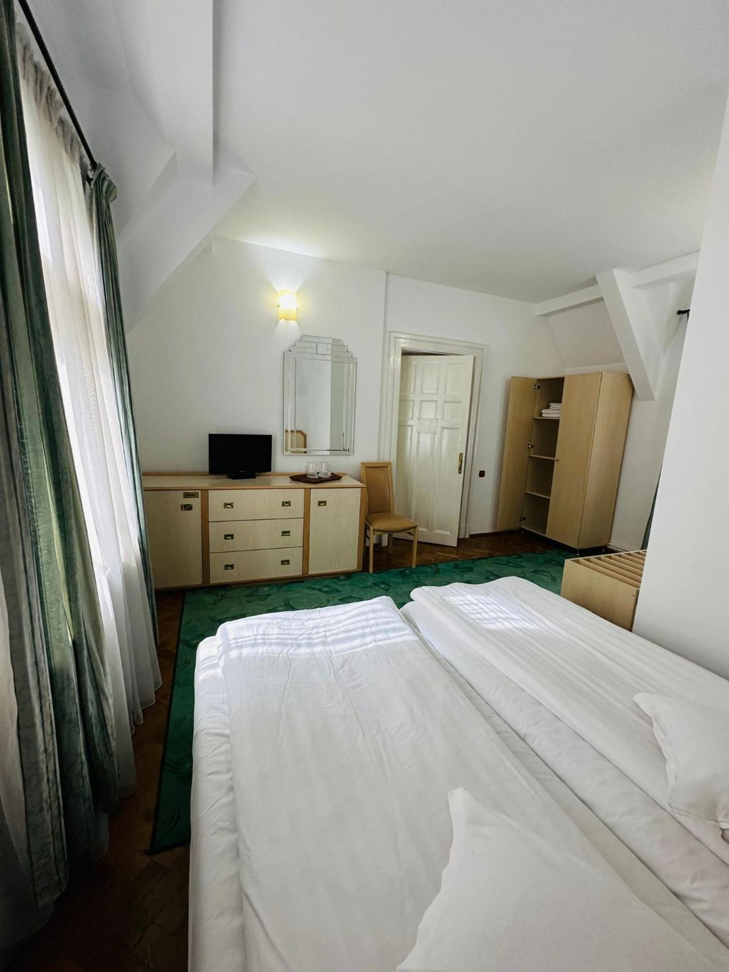 Rapsodia Sinaia Bed and Breakfast Exteriör bild
