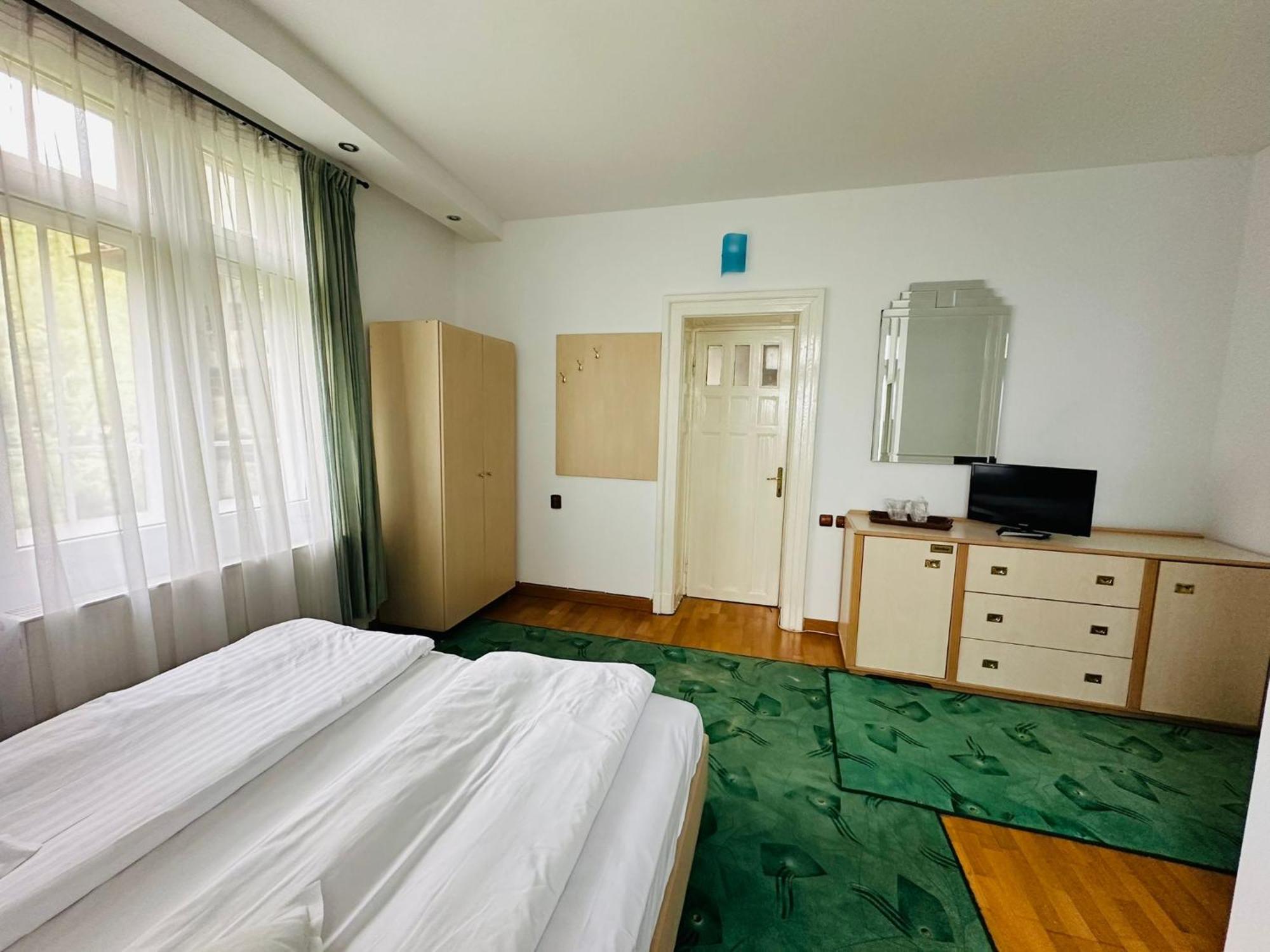 Rapsodia Sinaia Bed and Breakfast Exteriör bild