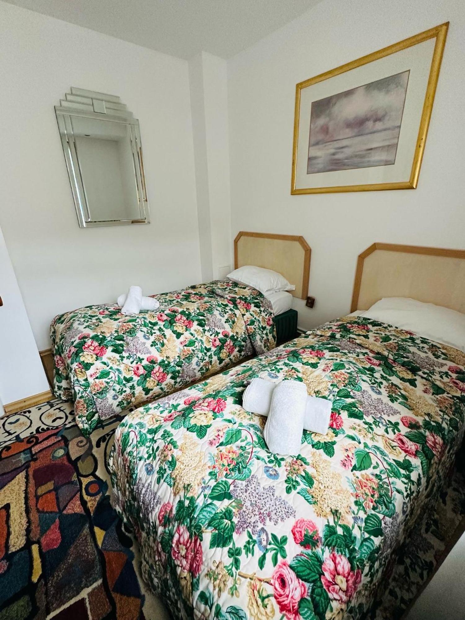 Rapsodia Sinaia Bed and Breakfast Exteriör bild