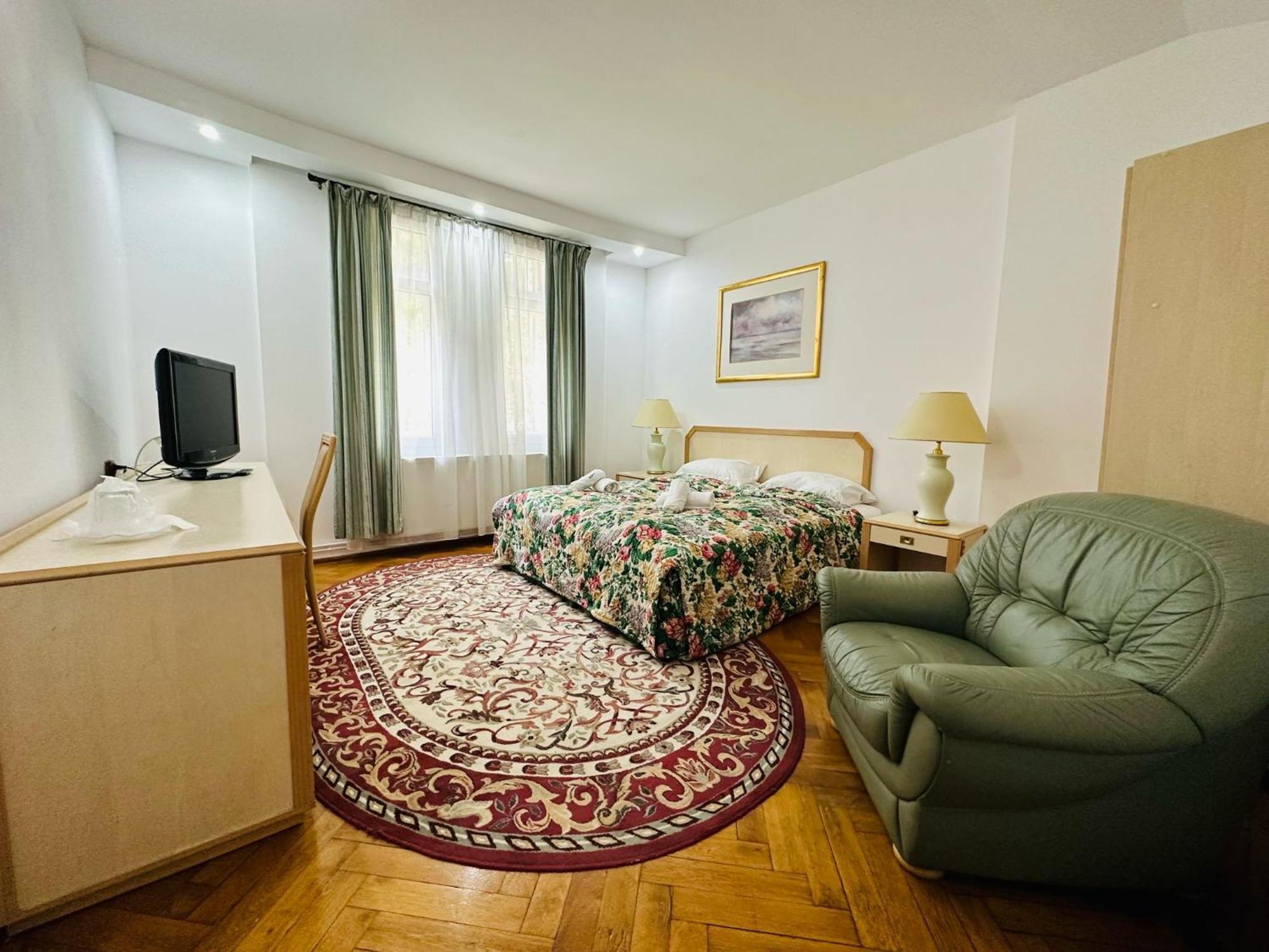 Rapsodia Sinaia Bed and Breakfast Exteriör bild