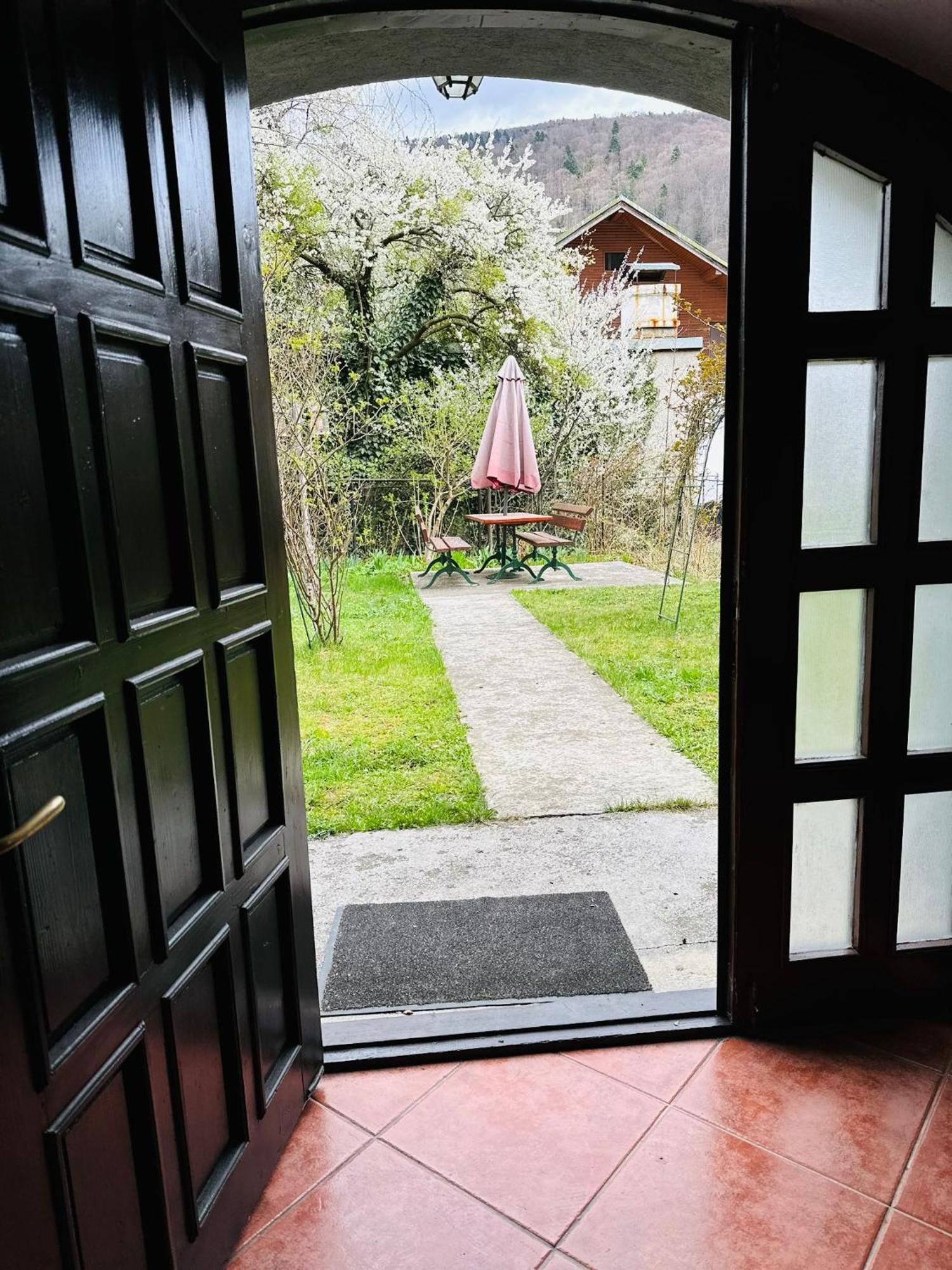Rapsodia Sinaia Bed and Breakfast Exteriör bild